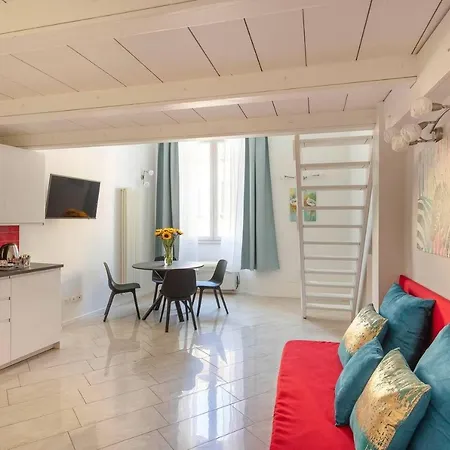 Elegant & Cosy Studio In The Heart Of